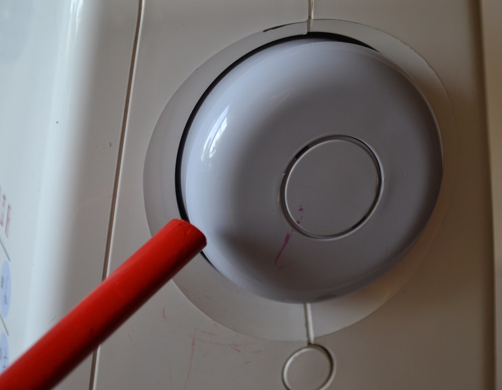 Start sewing by turning a handwheel