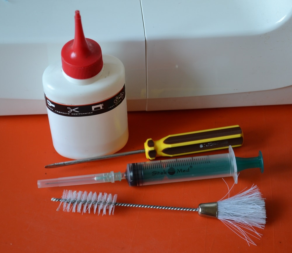 Medical syringe can be a good oiler