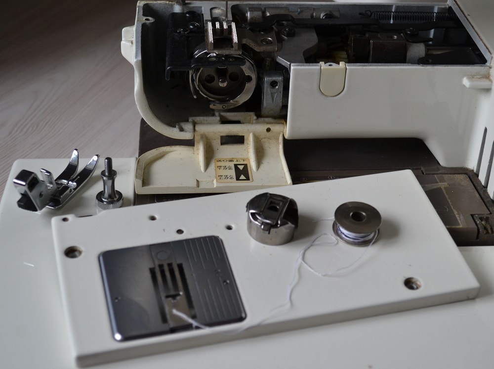 How to remove a needle plate