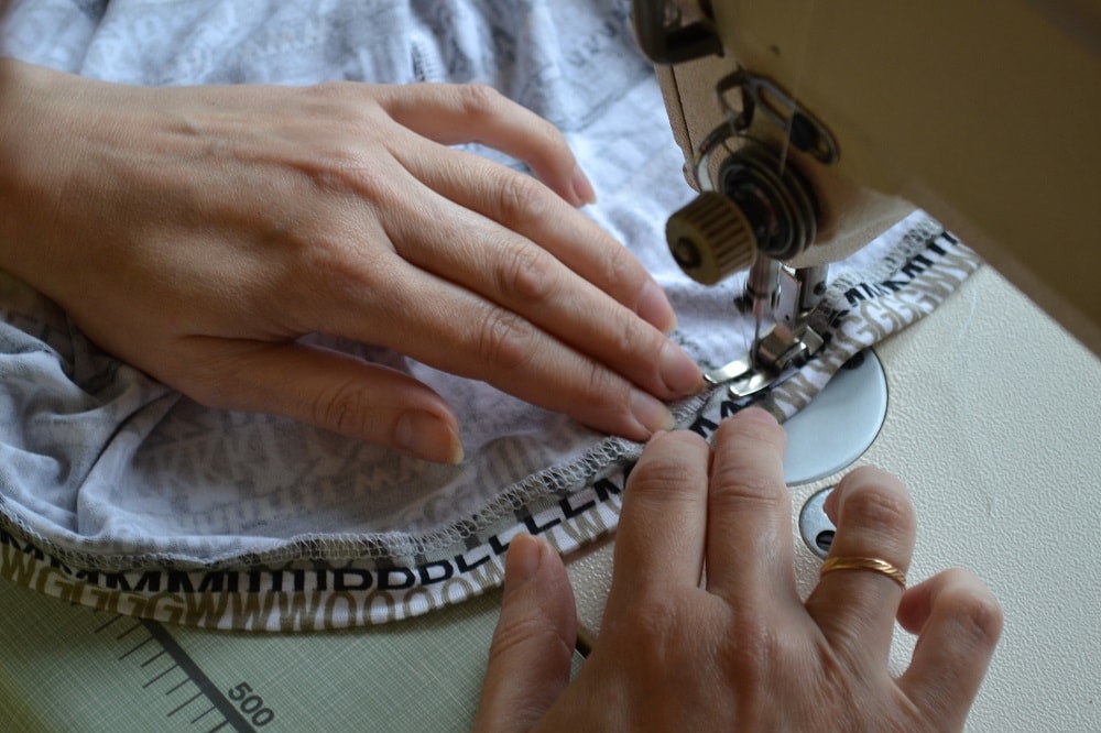 How to hem with regular sewing machine