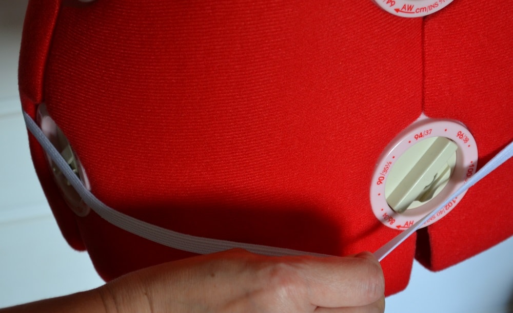 How to insert an elastic into hem