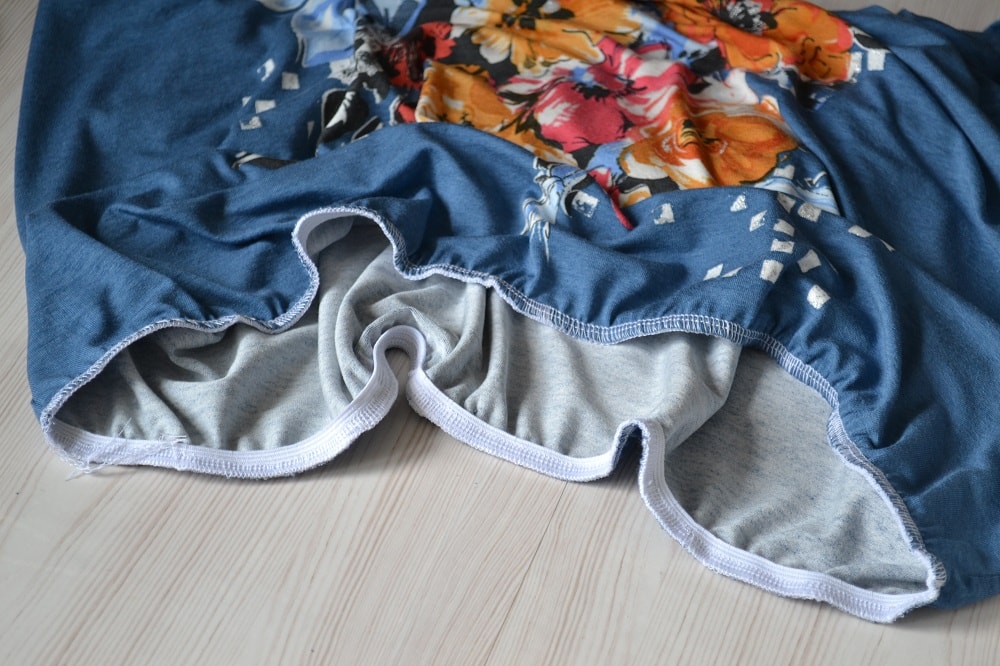 Sewing an elastic tape into hem