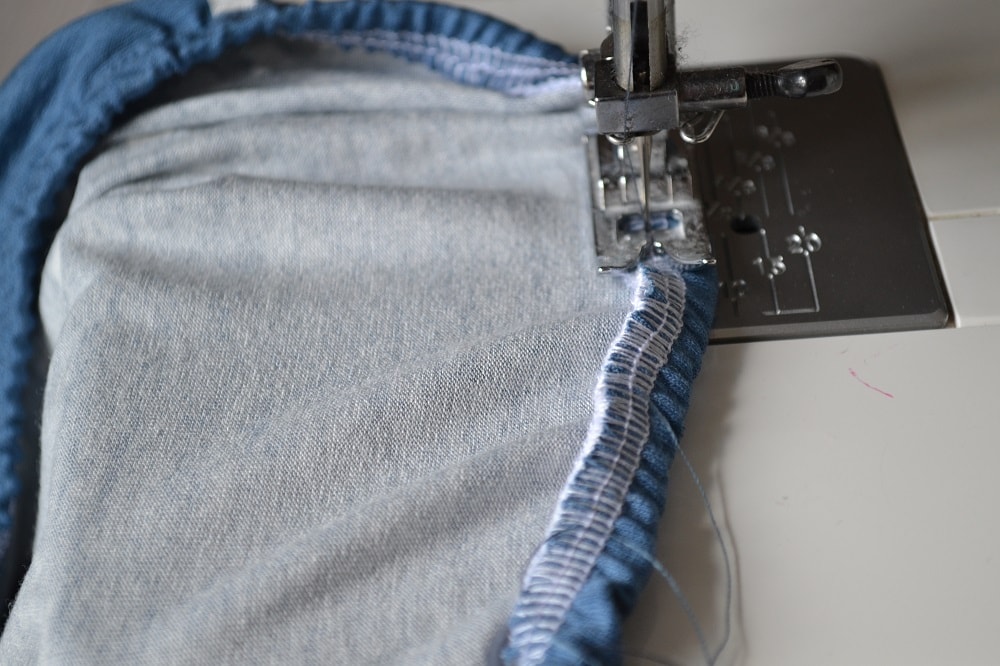 Fold bottom edge of t-shirt with elastic band