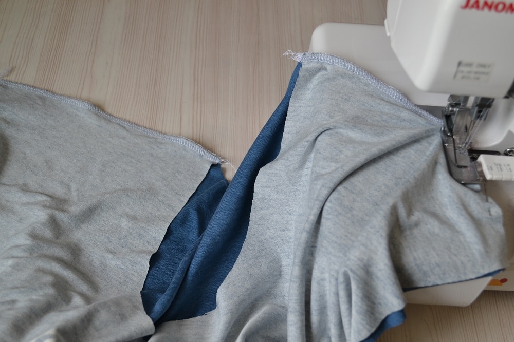 Sewing this knit t-shirt with a serger
