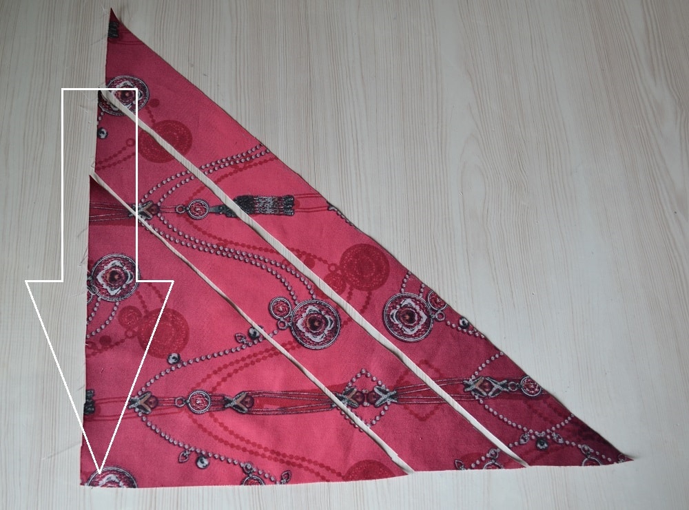 Bias strips are arranged diagonally