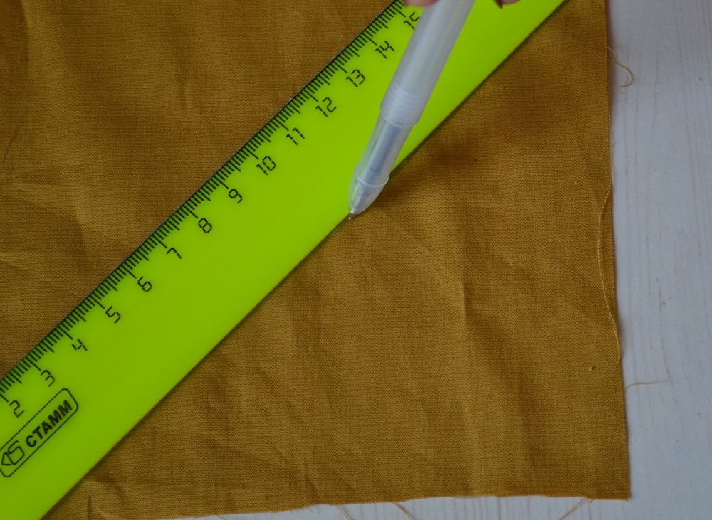 How to cut the bias strips for piping