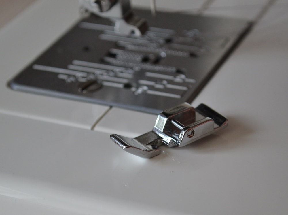 Zipper presser foot
