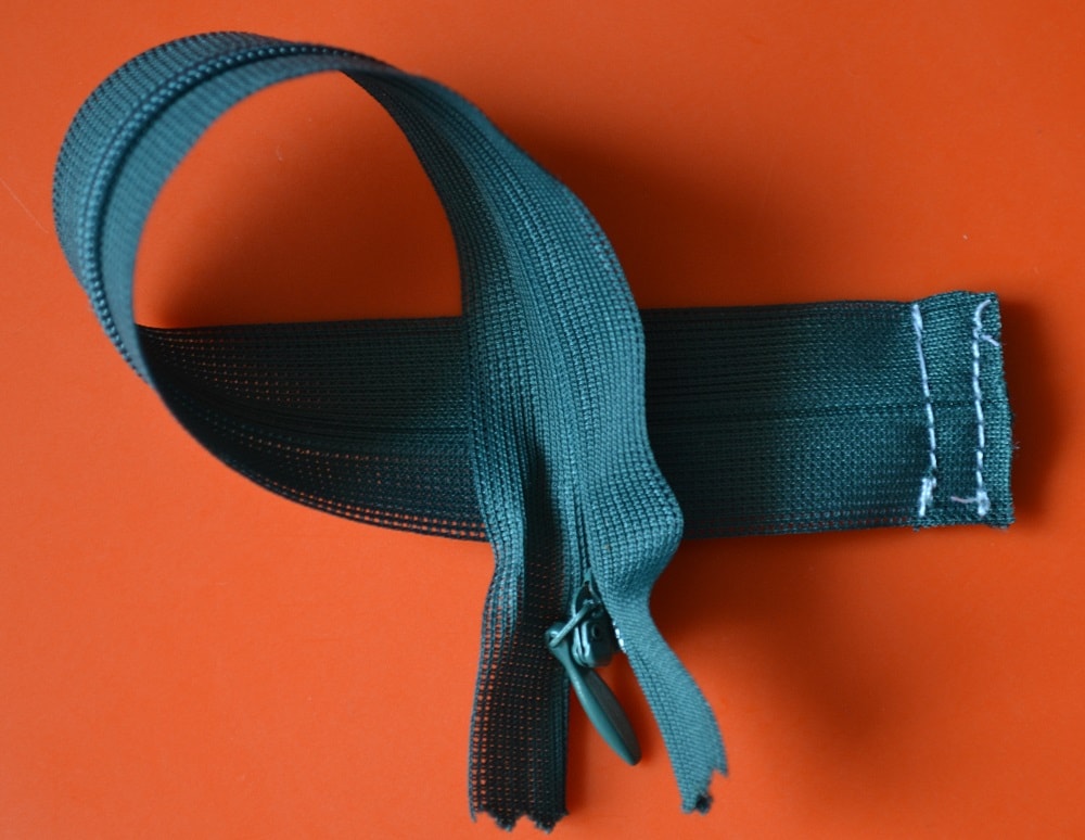 Shortening an invisible zipper