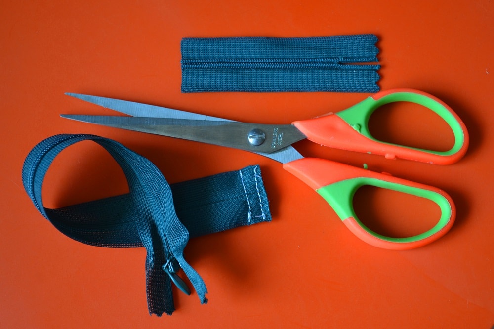 How to shorten an invisible zipper