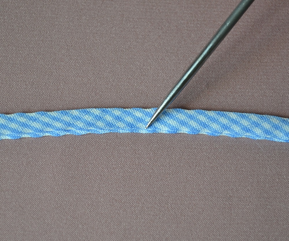 The edges of fold tape should have offset
