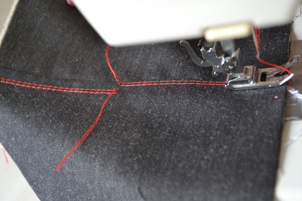 Distance from the double stitches to seam