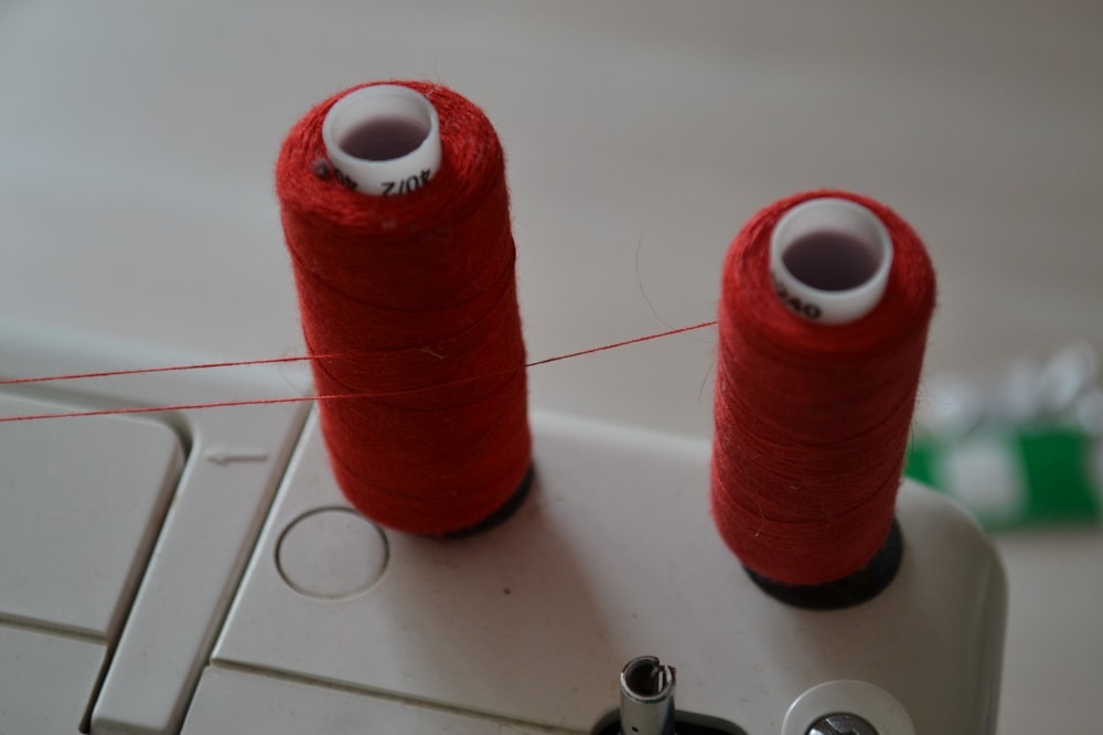 How to thread the double needles