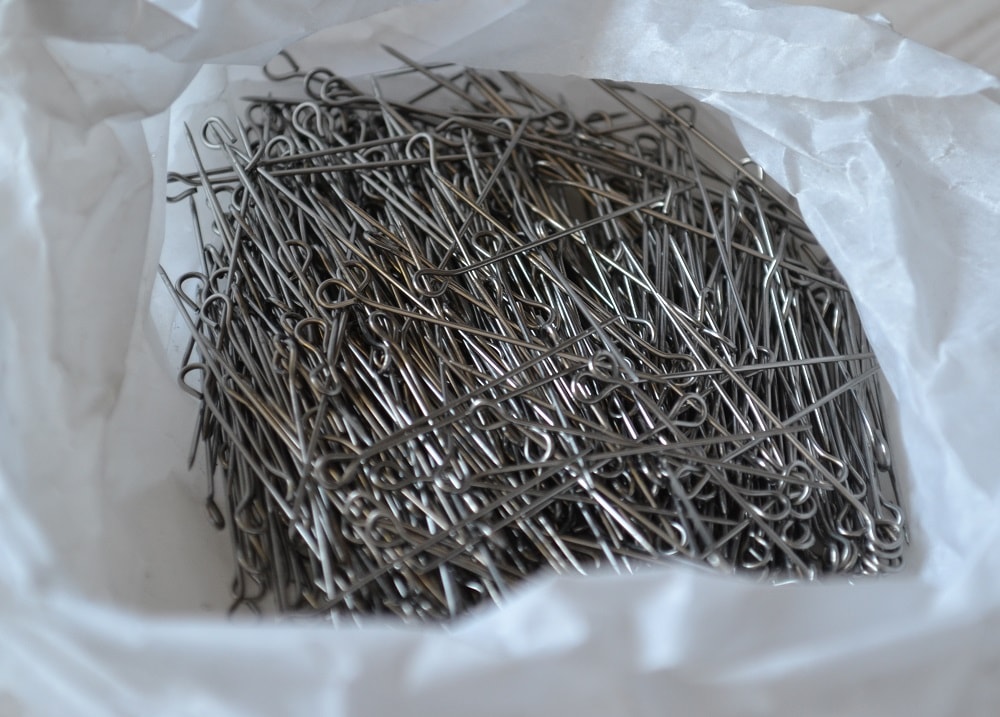 Use only sharp and clean pins