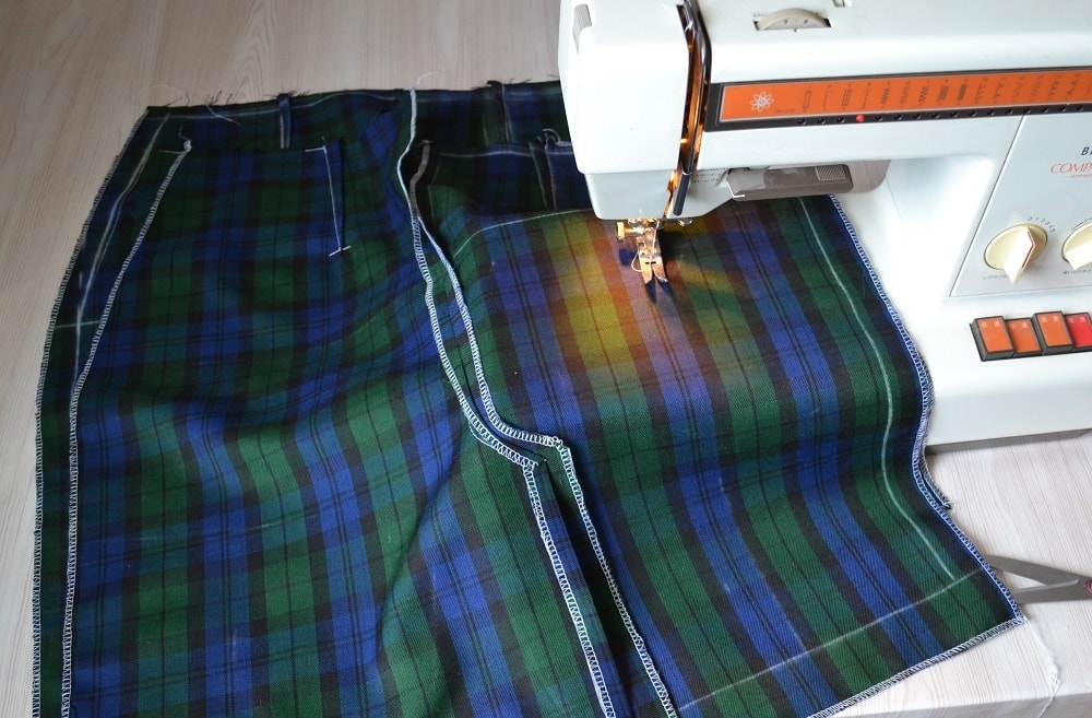 How to stitch back and front parts of a skirt