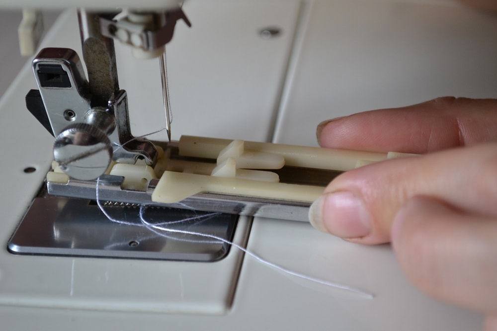 Special buttonhole presser foot