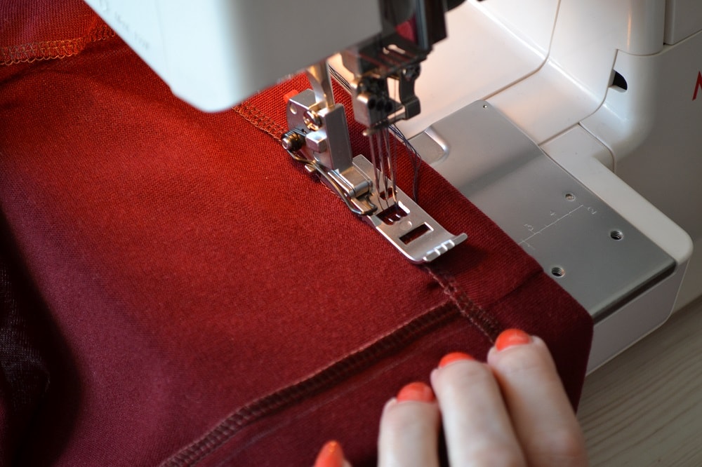 How to hem bottom of t-shirt with coverlock
