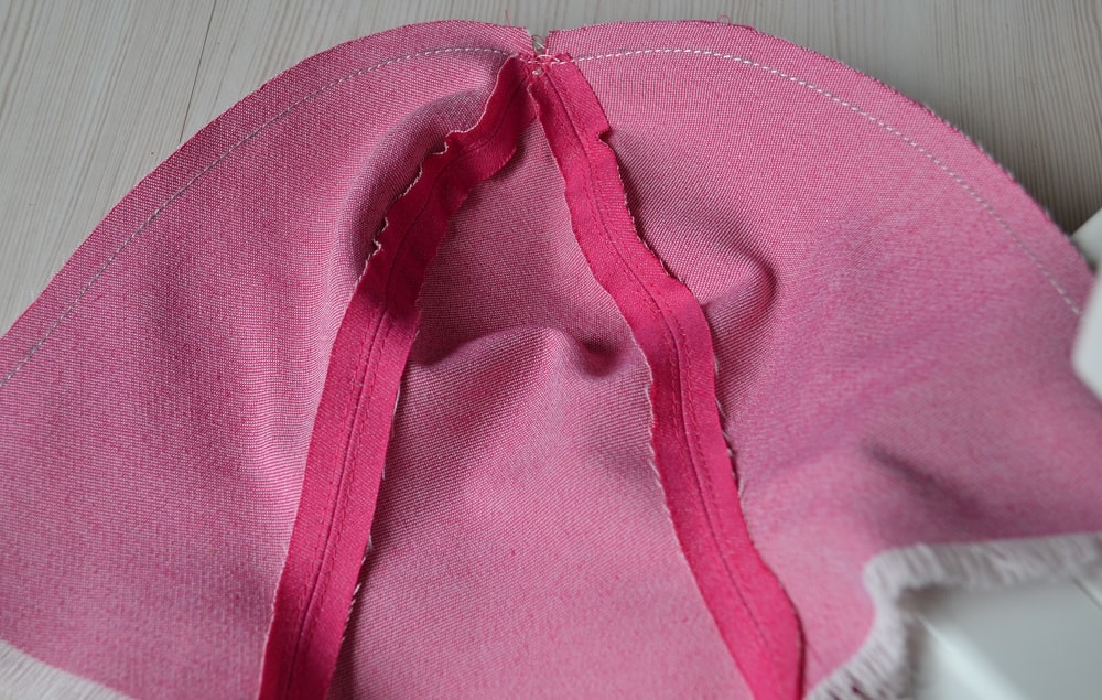Sewing of both parts of a sun hat together