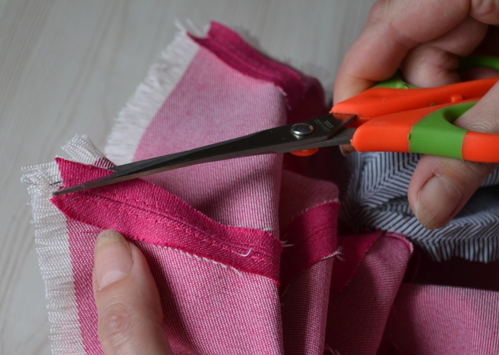 How to cut corners of seams