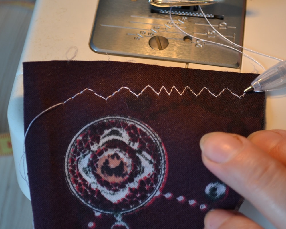 Stitches for sewing an elastic tape