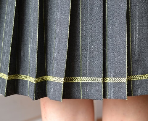 How to Make Pleated Skirt of Striped Fabric