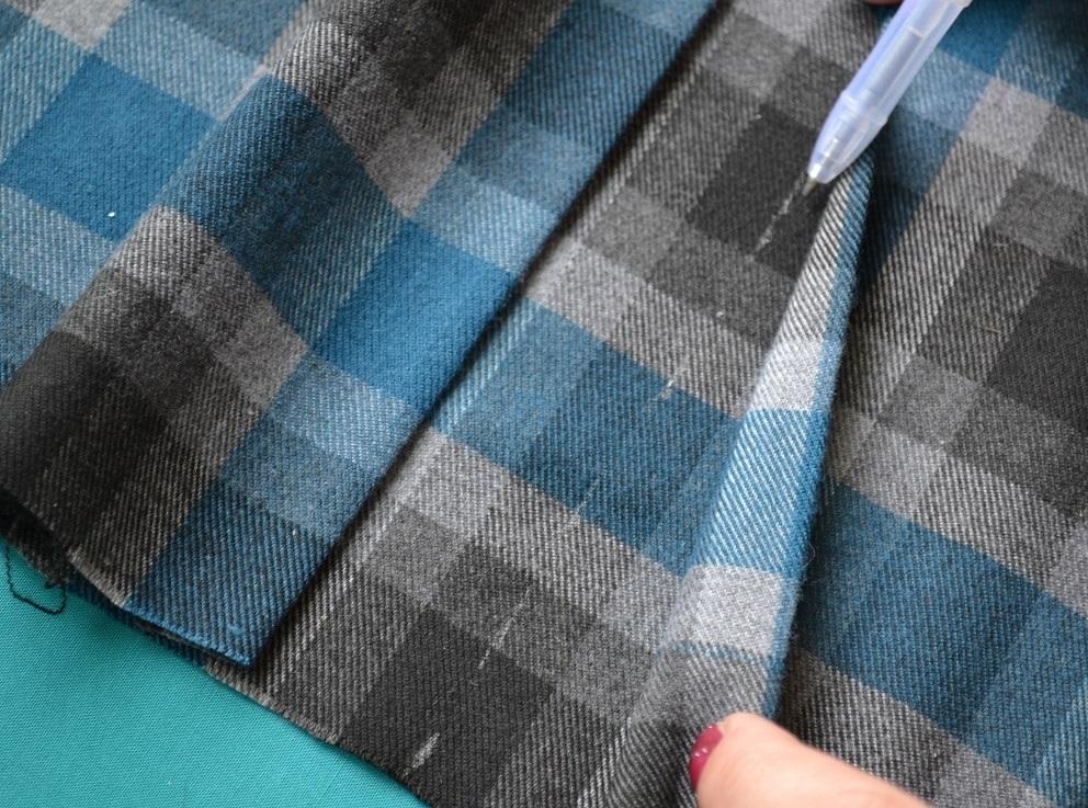 Edges of inverted pleat