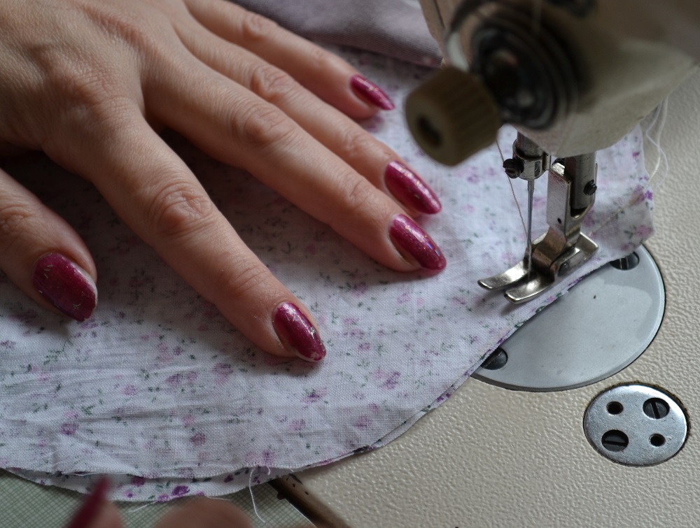 Stitch lining of pocket along curved edges