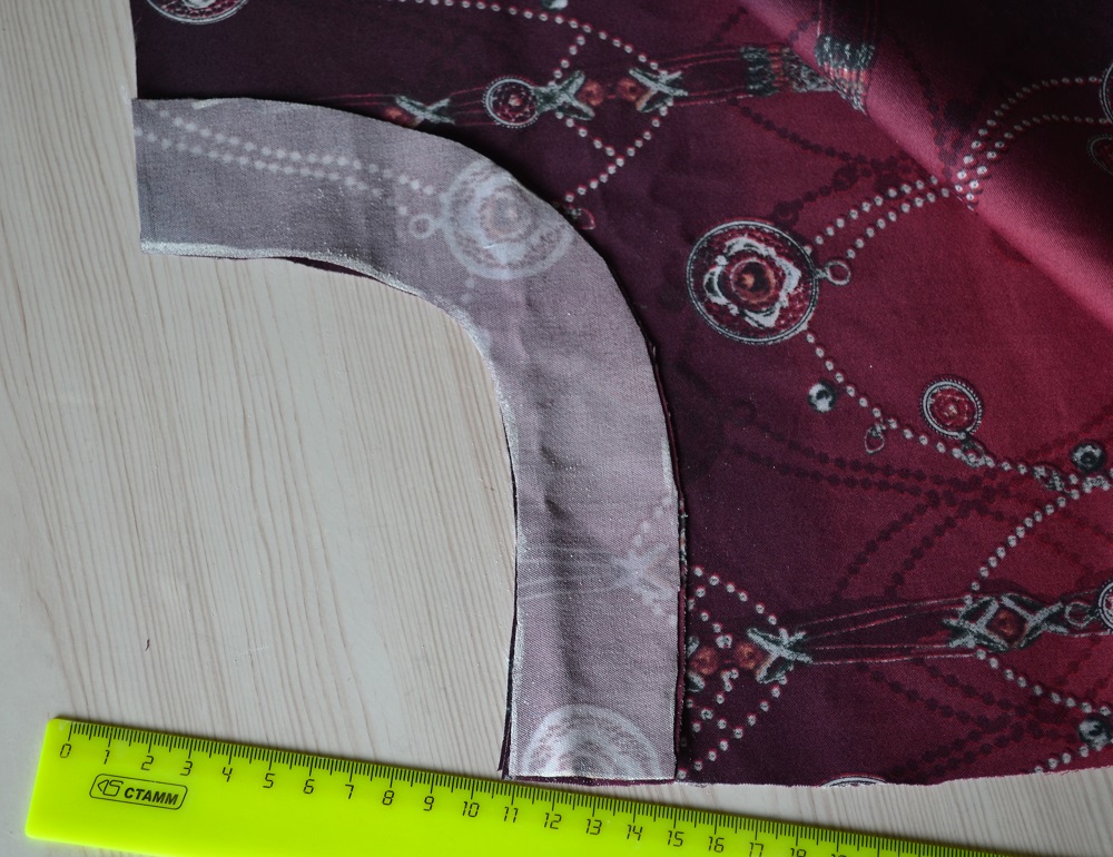 Place these bias strips to the hole of pocket