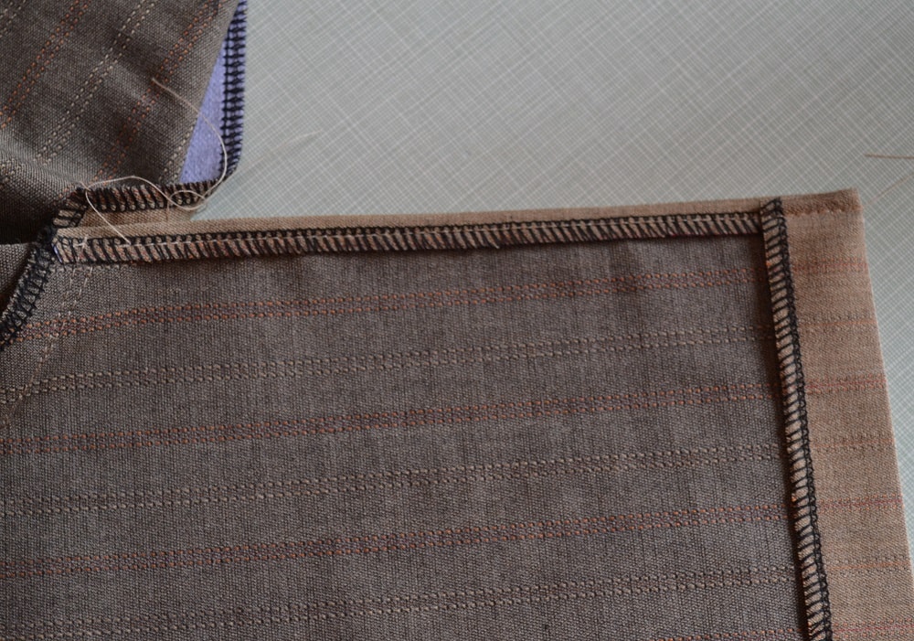 Vertical stitch line along left half of vent