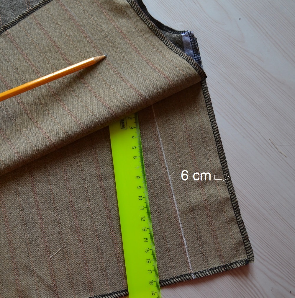 Mark the vertical line with chalk