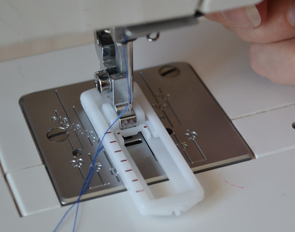 Mechanical model of sewing machine