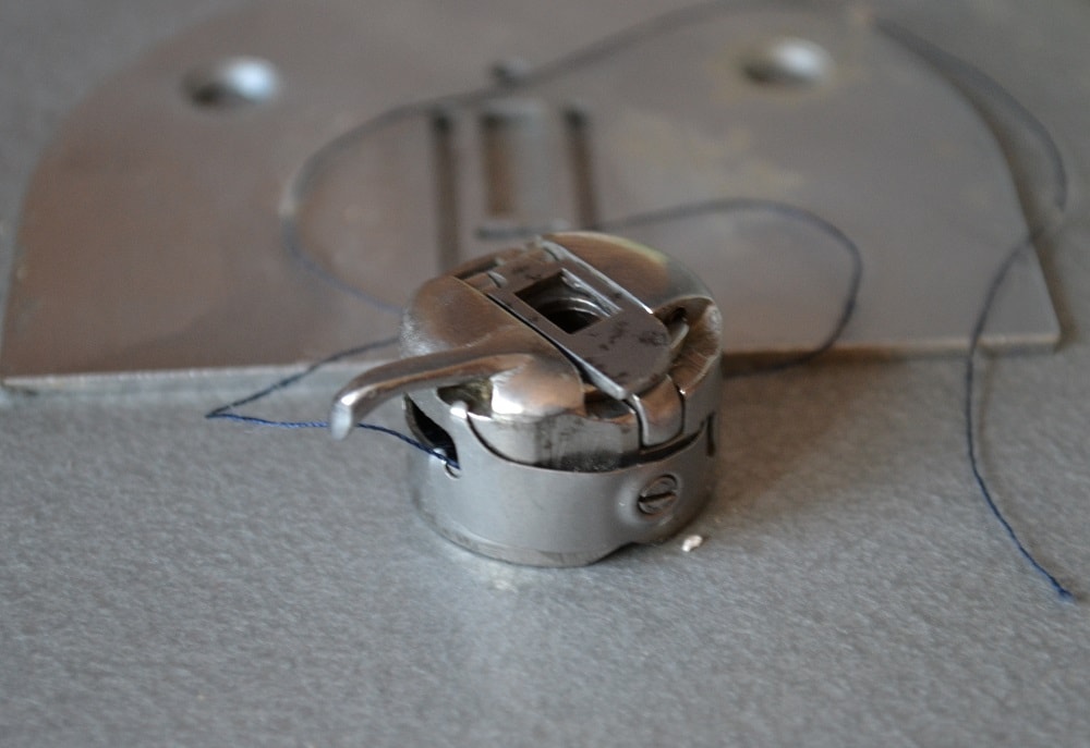 Metal bobbin case
