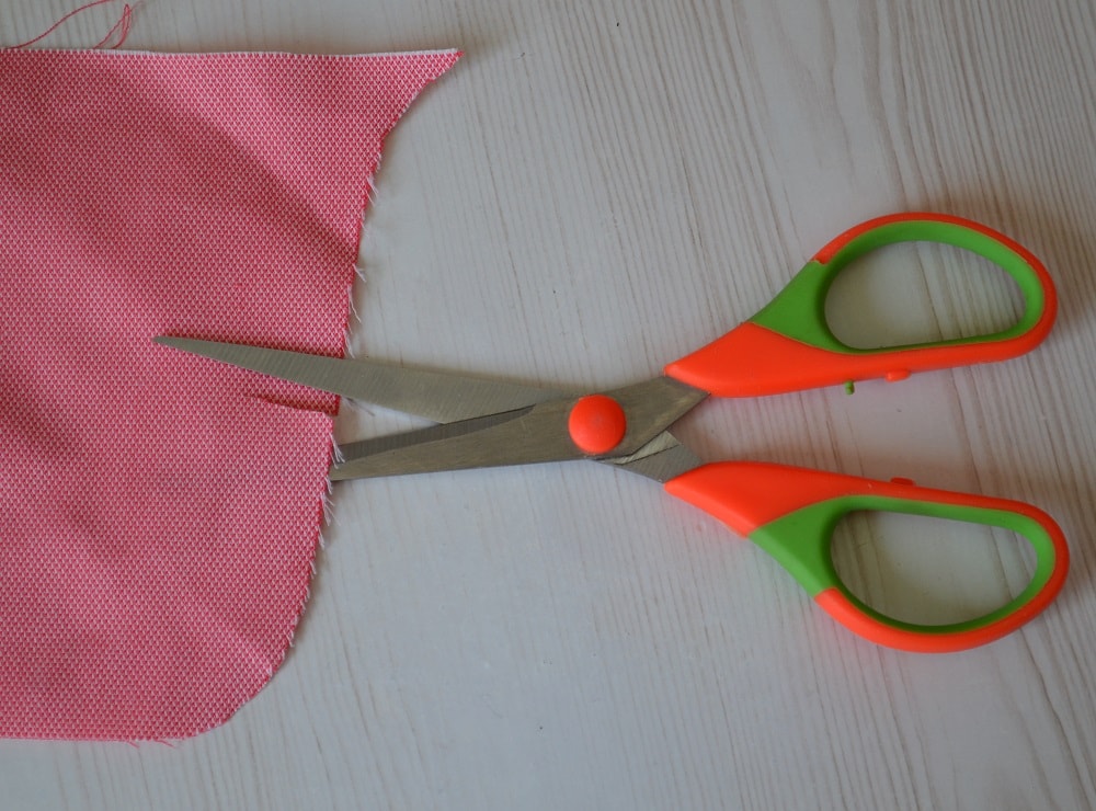 Sewing scissors for cutting fabrics