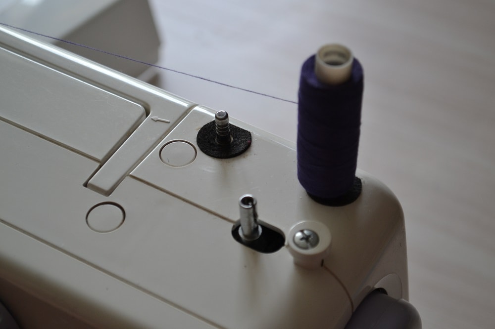 How to thread a sewing machine
