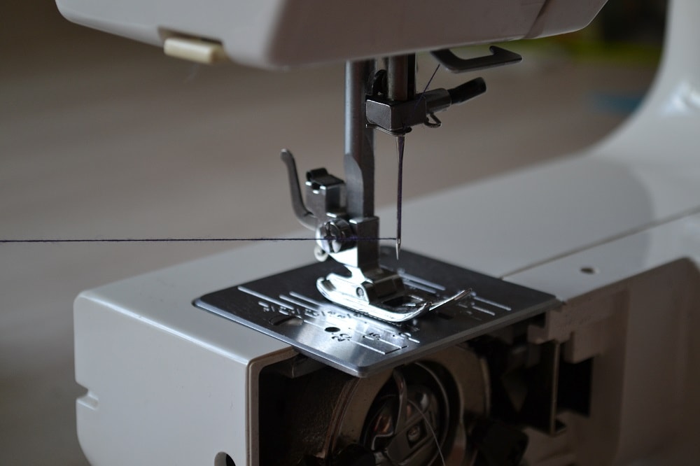 How to pull out the lower thread