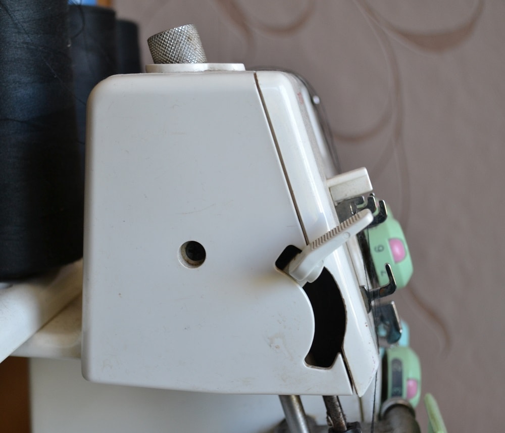 Replacing light bulb in serger