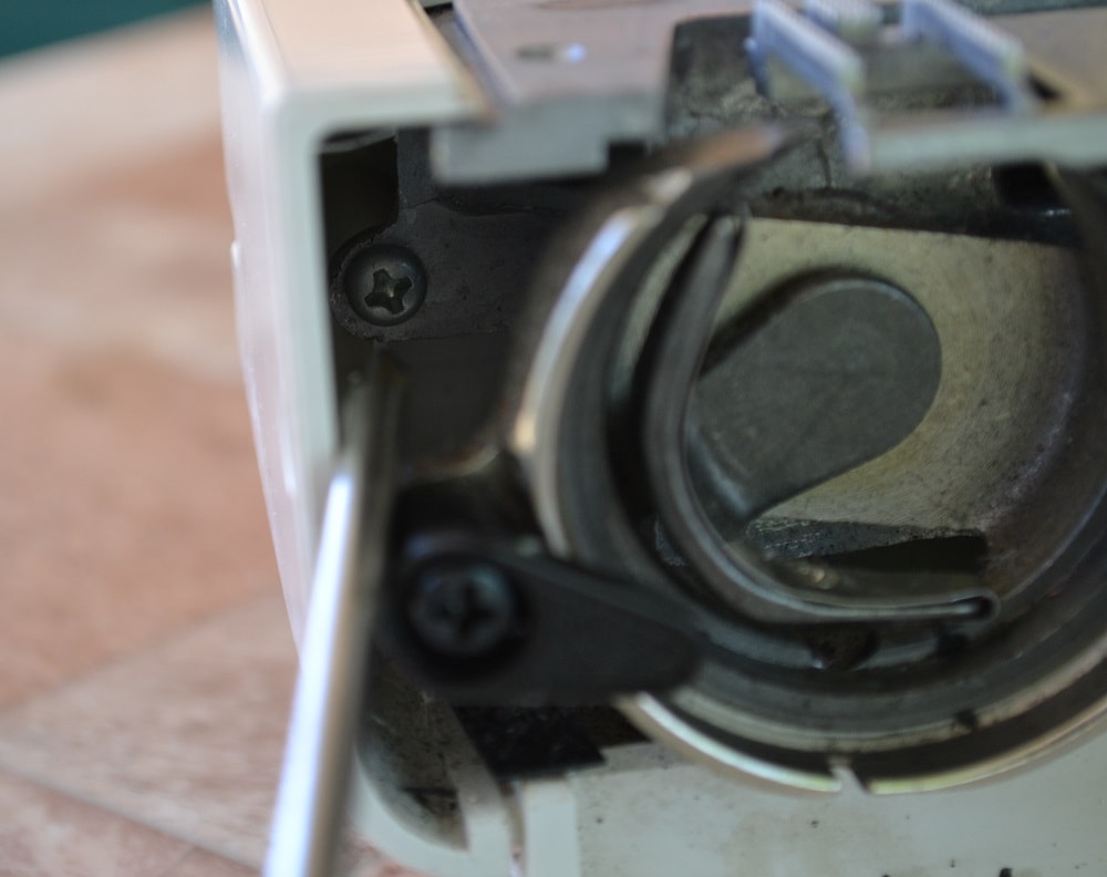 Inner screw near the shuttle device