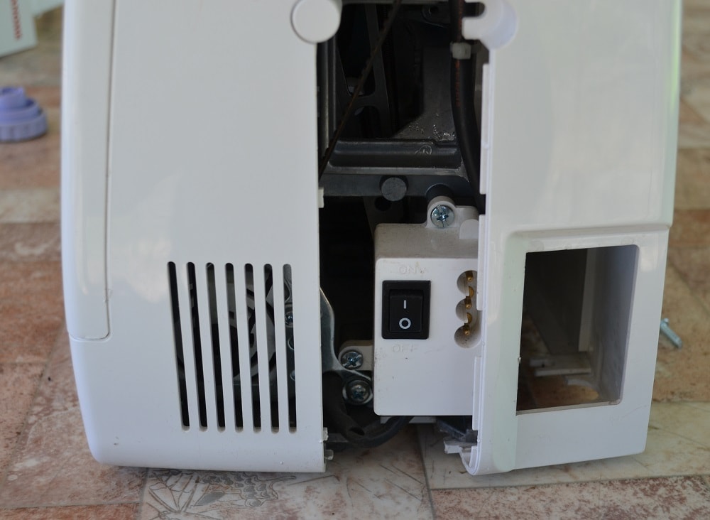 Power cord connection unit
