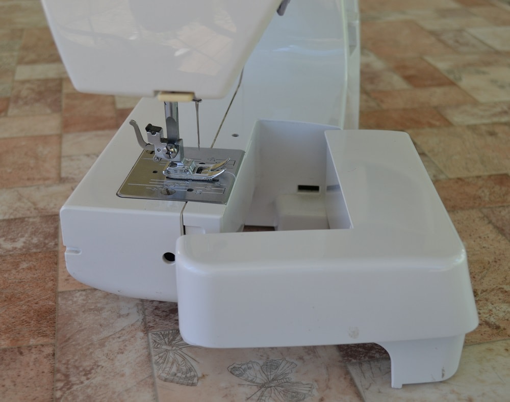 Removable table of sewing machine