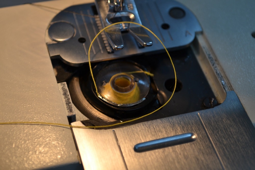 Built-in bobbin case