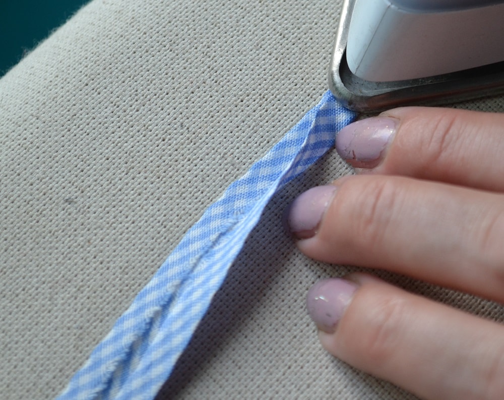 Ironing a bias tape without steam