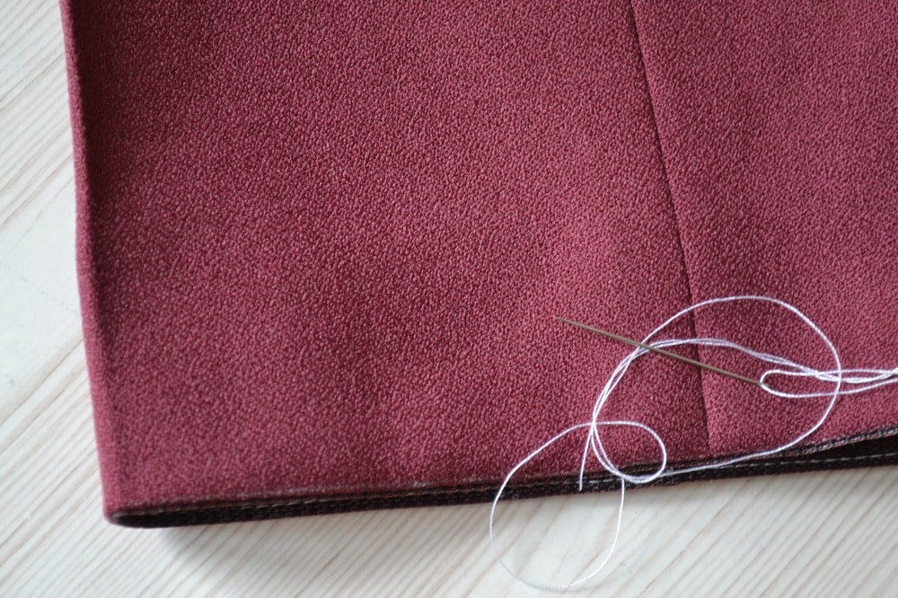 Hem without traces of thread on the front side