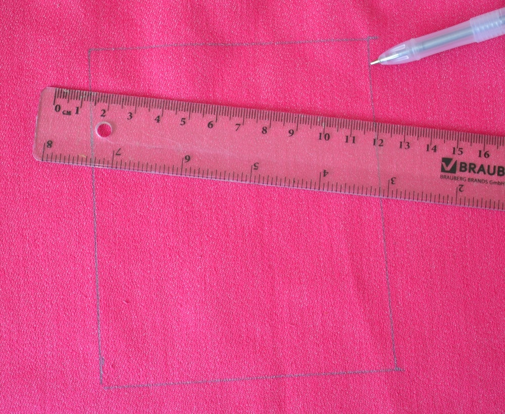 Mark a pockets place on fabric of garment