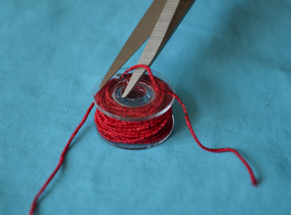 Threading a bobbin