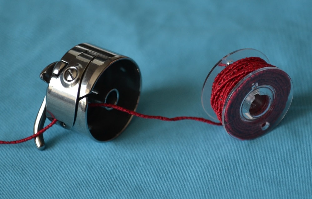 Bobbin case with elastic thread