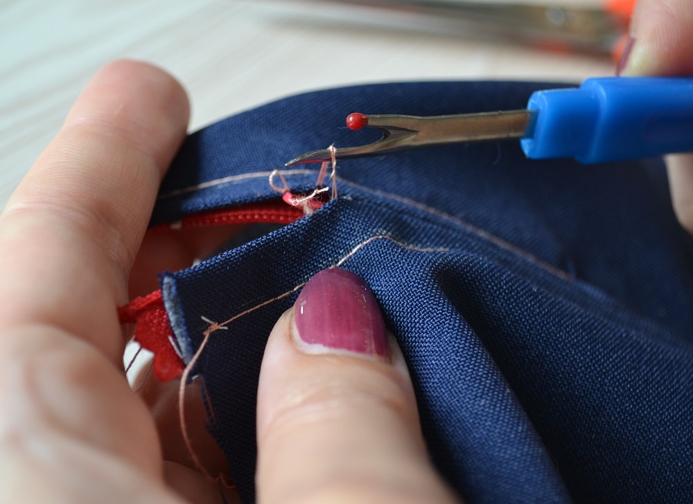 The sewing seam ripper