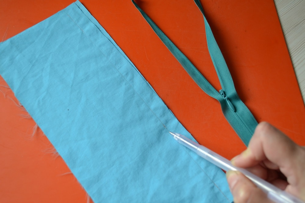 Seam allowances on edges of the fabric